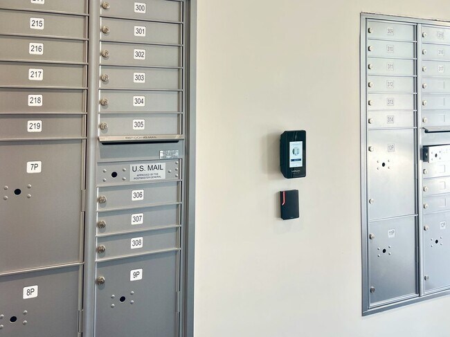 Building Photo - Beacon Landing - Brand New! 2bd, 2ba, private extra large screened porch and elevator!