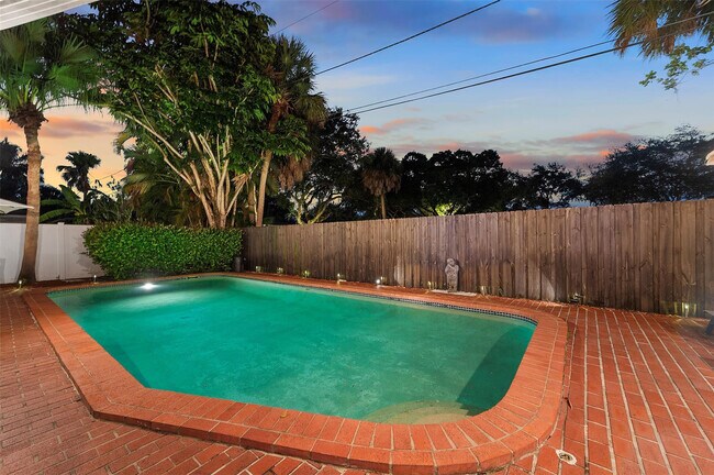 Building Photo - 1221 SW 18th St