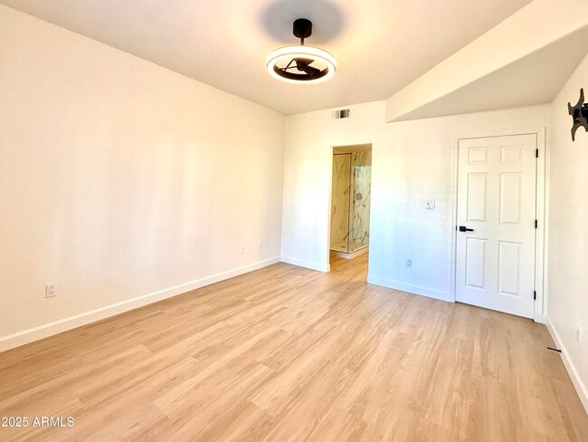 Building Photo - 7401 W Arrowhead Clubhouse Dr