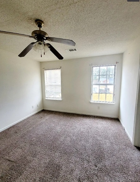 Building Photo - 127 Pine Mast Ct