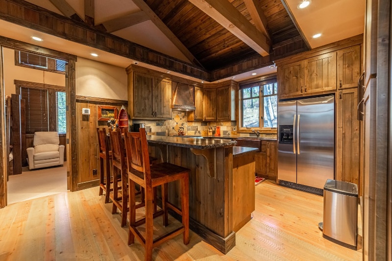 Building Photo - 3621 E Lakeshore Dr