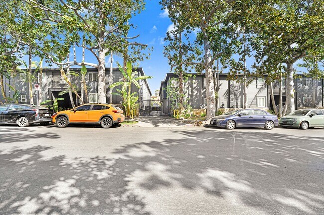 Building Photo - 1844-1850 North Harvard