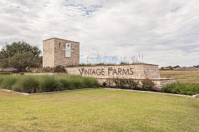 Building Photo - 1500 Lake Ridge Drive