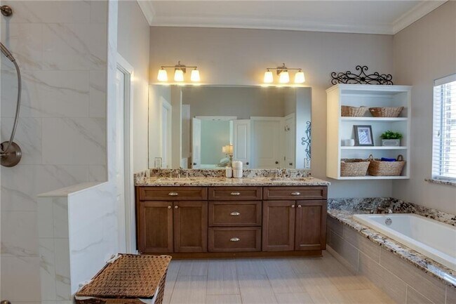 Building Photo - 306 Palermo Dr