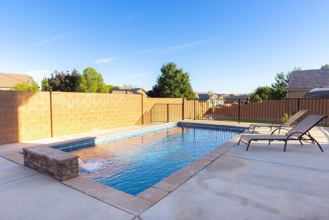 Building Photo - Darling home in desirable Little Valley with a PRIVATE POOL!