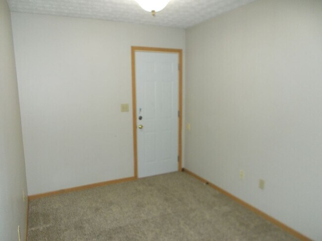 Building Photo - Large, beautiful home in South Richmond