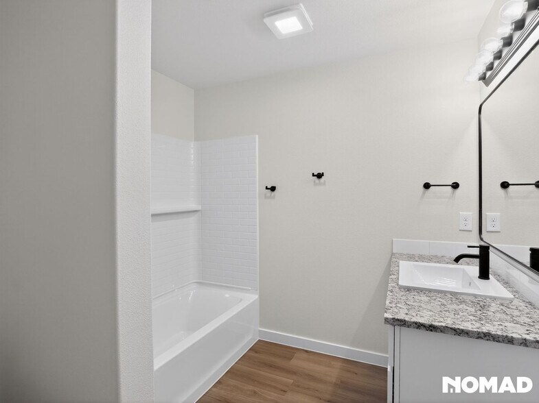 Building Photo - 2160 Langford Ave