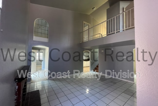 Building Photo - 1847 S Raintree Pl