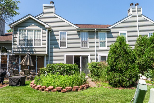 Building Photo - 1217 Cranbrook Dr