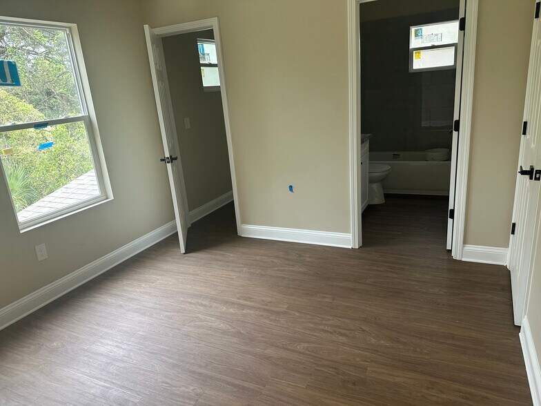 Building Photo - 2247 Parkin Rd