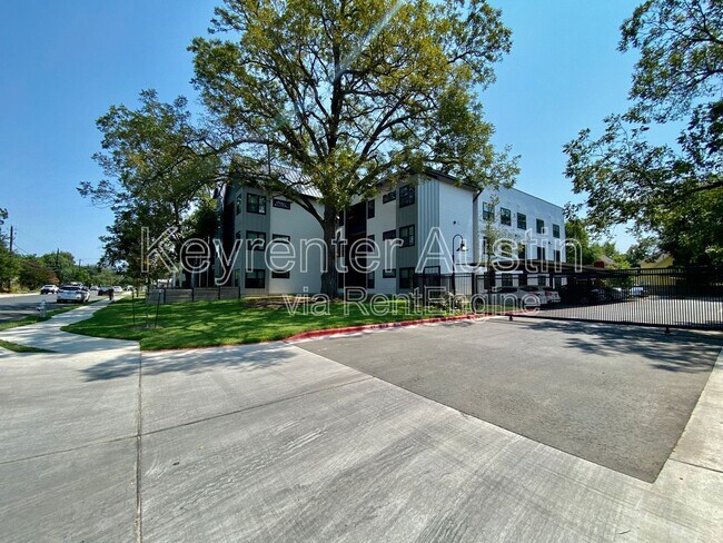 Building Photo - 3101 Govalle Ave