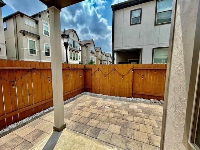 Building Photo - 1507 Peyton Oaks Pl