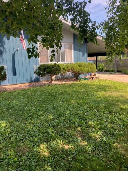 Primary Photo - 751 Bluffview Cir