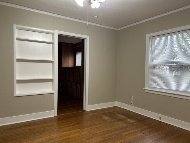 Building Photo - 1701 E Bobe St