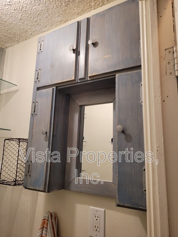 Building Photo - 1121 Elm St