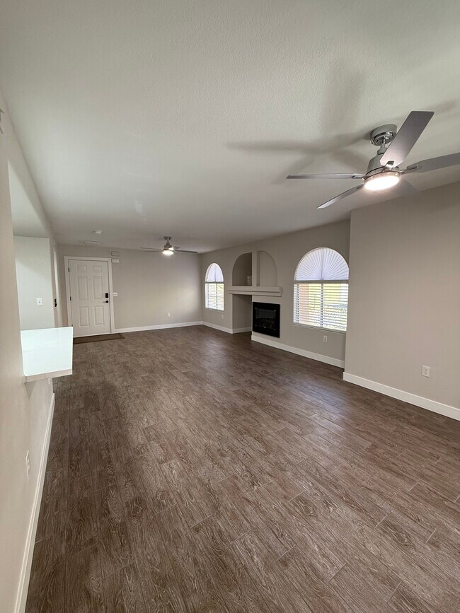 Building Photo - 7950 W Flamingo Rd