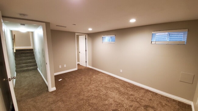 Building Photo - 2 room with private bath in a shared resid...