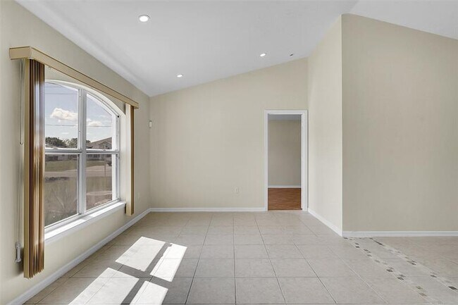 Building Photo - 1598 SW Curry St