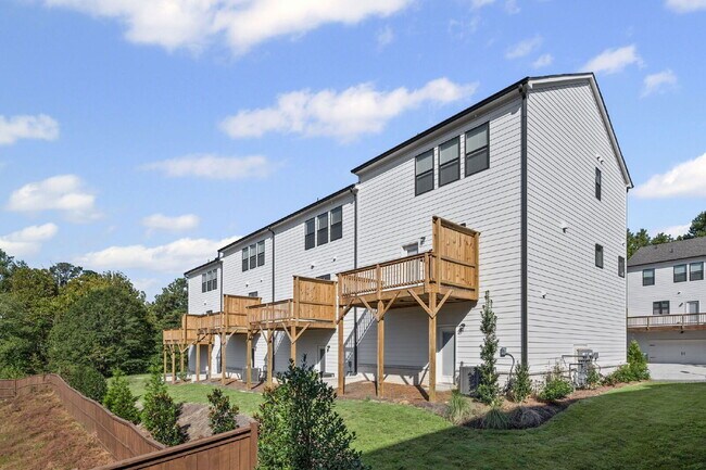 Building Photo - 2730 Harrison Dr