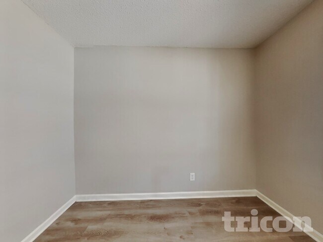 Building Photo - 6231 Creekbrooke Ct