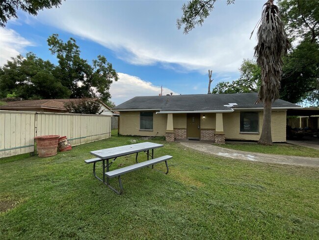 Building Photo - 4803 Geraldine St