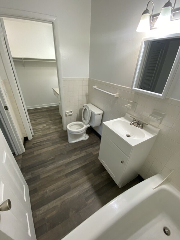 Building Photo - 1005 Hickory Hill Ln