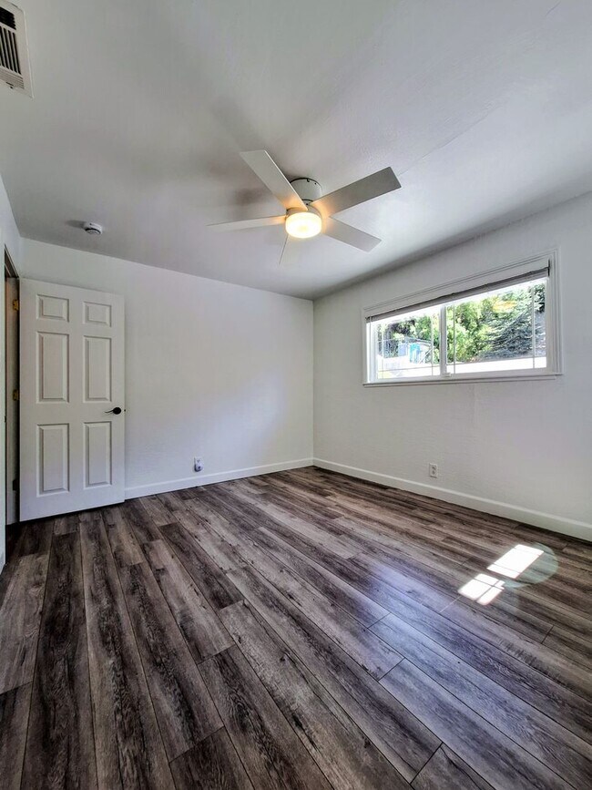 Building Photo - 10501 Observatory Dr