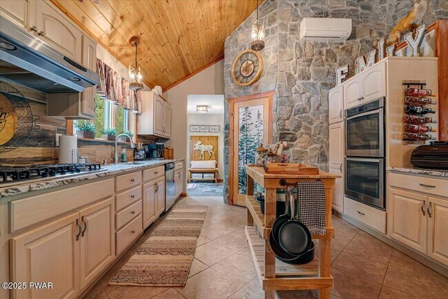 Building Photo - 134 Split Rock Rd