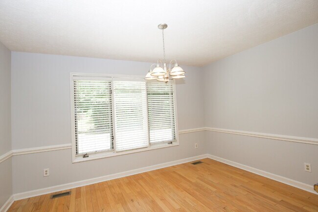 Building Photo - 806 Sumac Ln