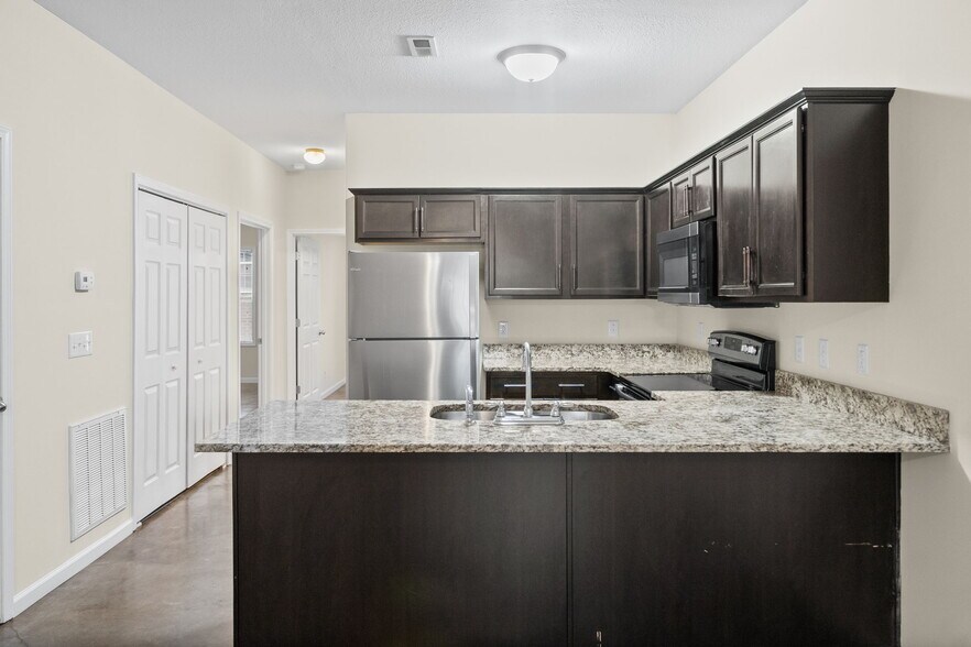 Building Photo - 109 Holland Dr