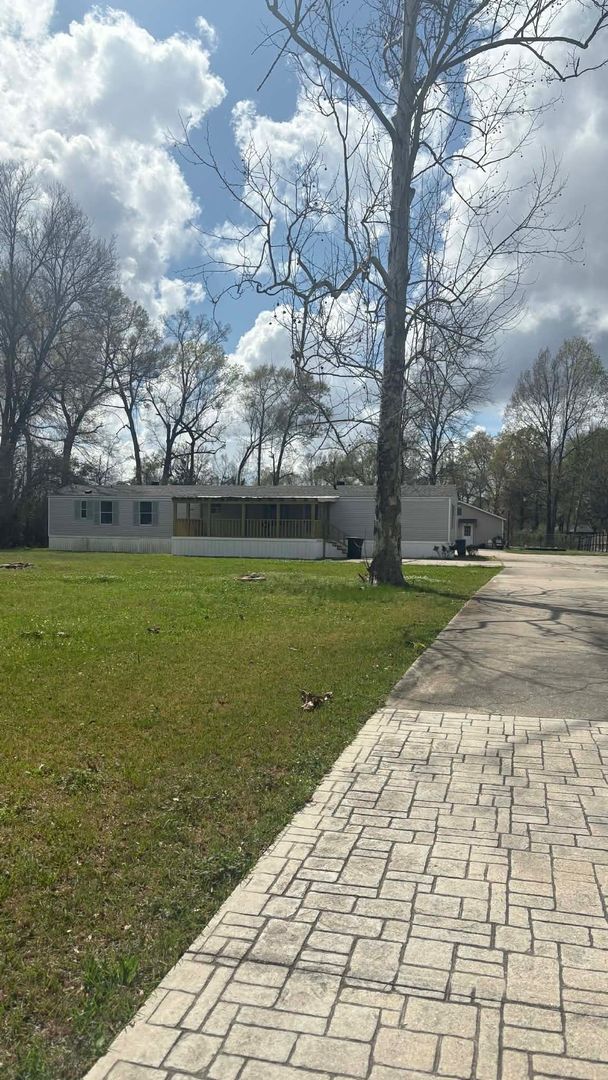 Building Photo - Charming 3 Bed, 2 Bath Home in Prairieville!