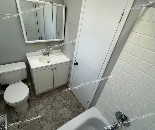 Building Photo - 2 large bedrooms & 1 newly updated bathroom home in Gary, IN
