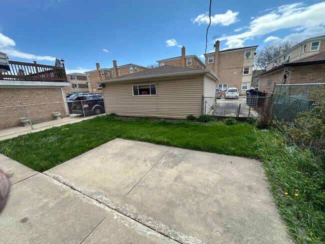 Building Photo - 8645 W Summerdale Ave