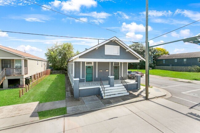 Building Photo - 1501-1503 Desire