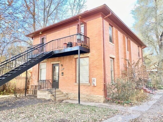 Building Photo - Nestled In A Great Neighborhood! Don't Miss this One Bedroom!