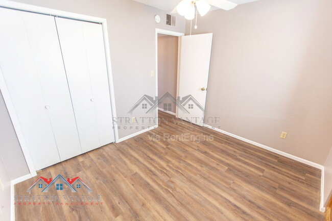 Building Photo - 3749 E Hopi Ave