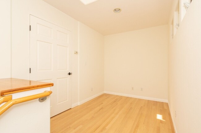 Building Photo - Contemporary 3 Bedroom/2 Bath Home With Oc...