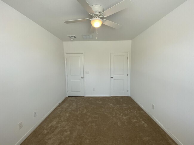 Building Photo - 2212 Stone Well Rd