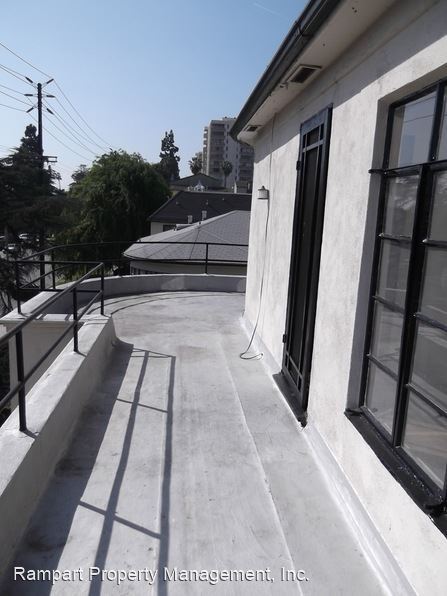 Building Photo - 4201-4207 Los Feliz Blvd