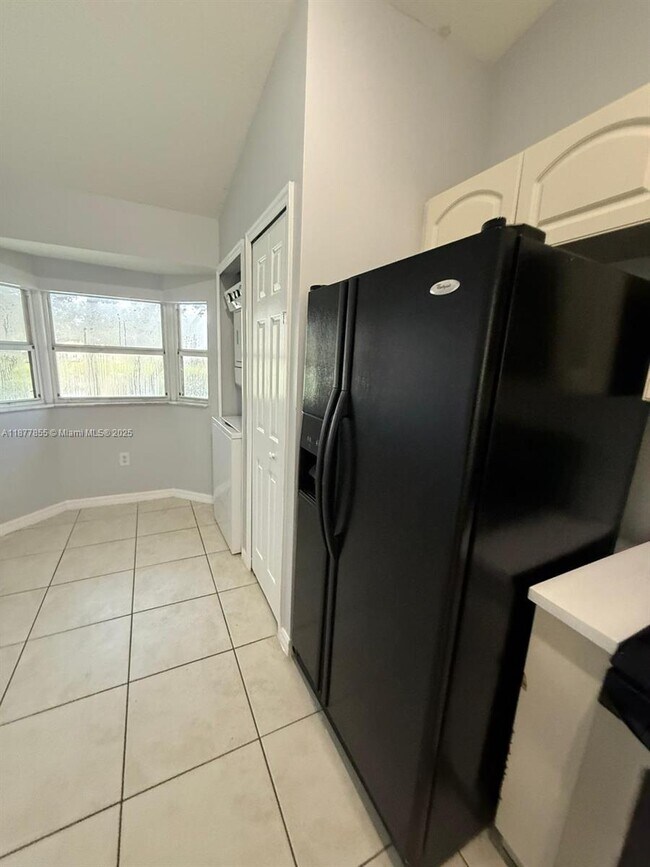 Building Photo - 2930 SE 13th Ave