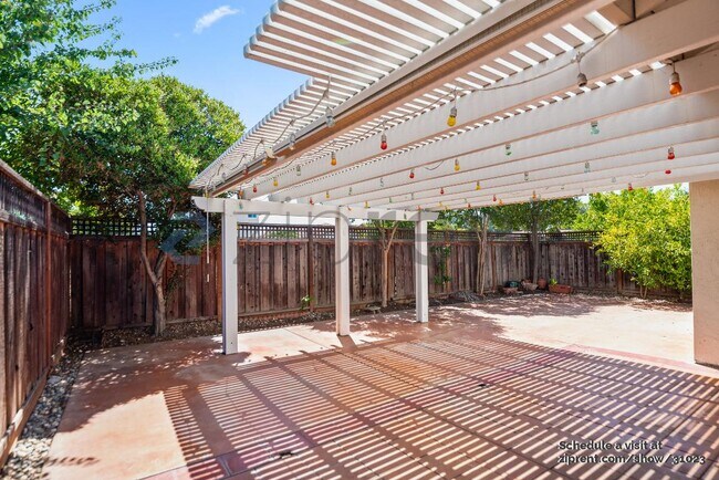 Building Photo - 2758 Croft Dr