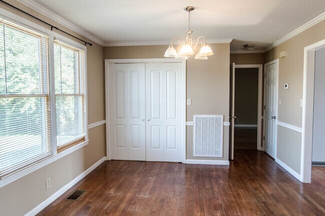 Building Photo - Three Bedroom in Sango!