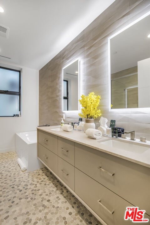 Building Photo - 10563 Ashton Ave