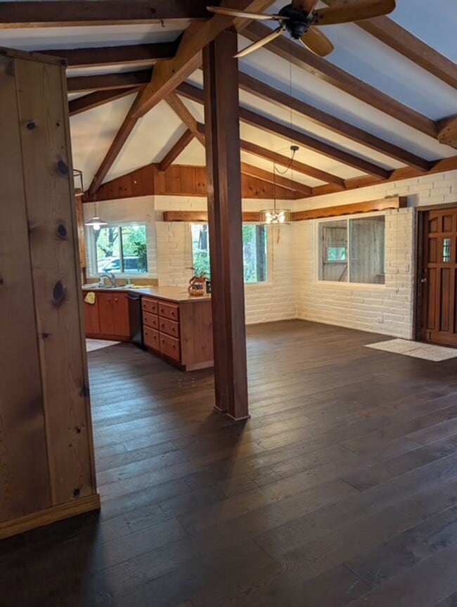 Building Photo - 3BD/2BA Home in Meadow Vista