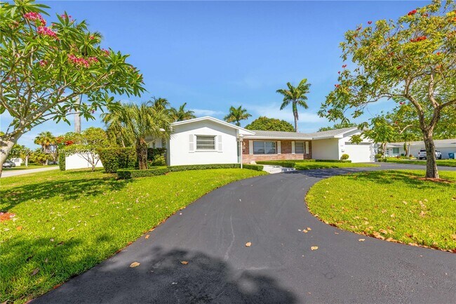 Building Photo - 13790 SW 80th Ave