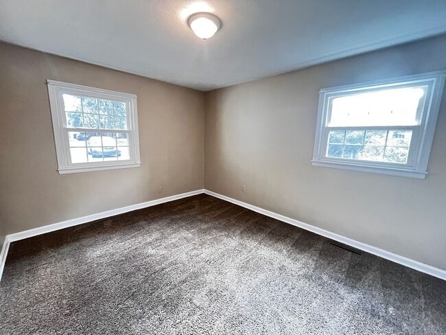 Building Photo - Wonderful 3 Bed and 1.5 Bath Ranc-Style Home