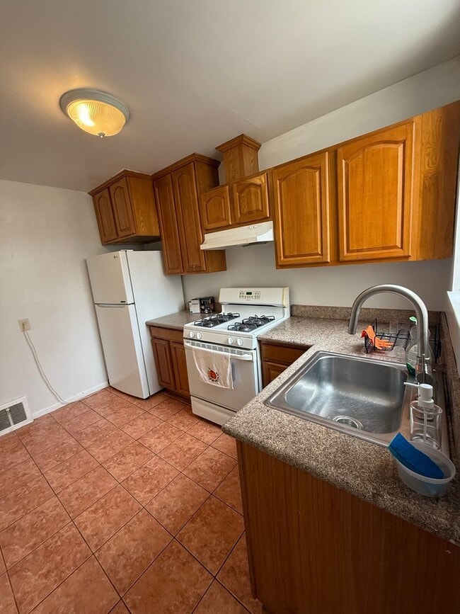 Building Photo - Bright 3BR Flat Near SFSU & BART – Prime I...