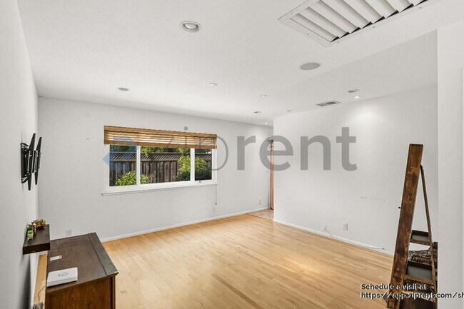 Building Photo - 228 Chestnut Ct