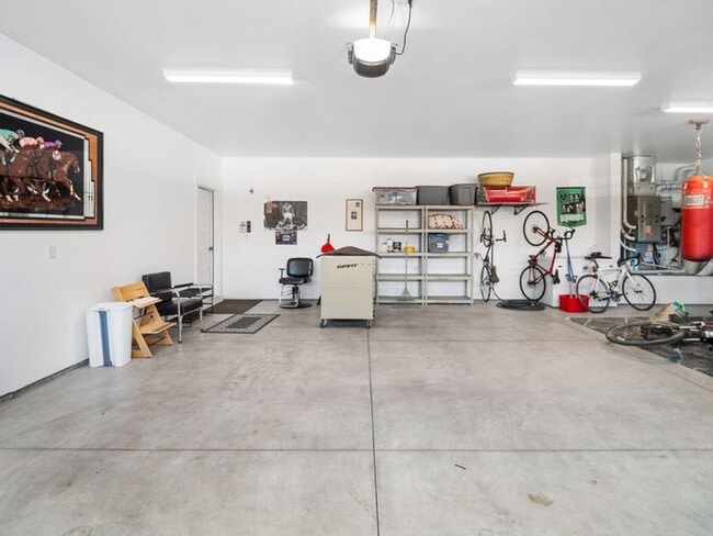Building Photo - Fully Furnished Luxury 3-Bed, 2-Bath Home ...