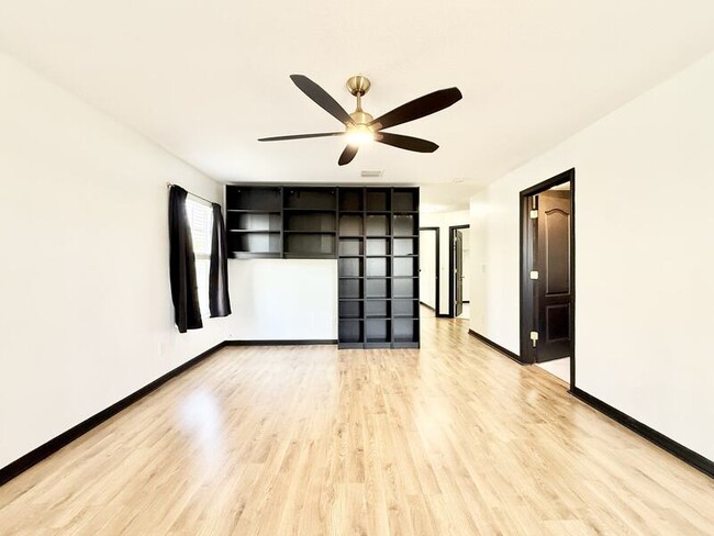 Building Photo - 4978 White Sanderling Ct